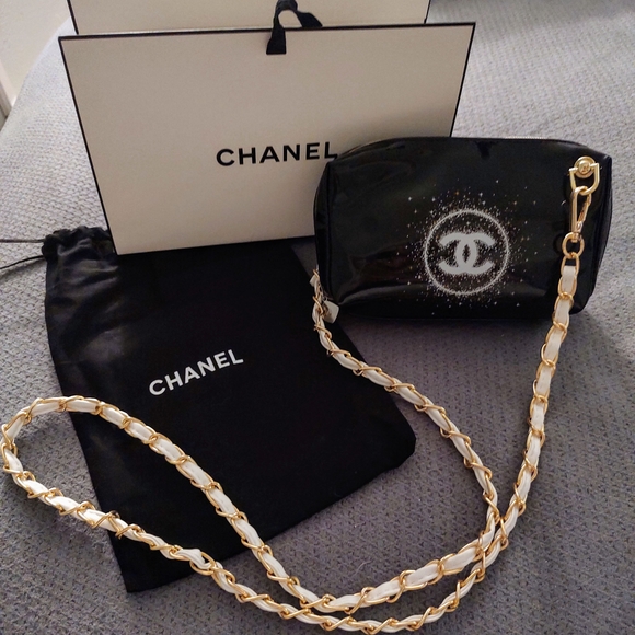 Chanel Parfumes NWOT Full Inclusion Black Patent & Gold Cosmetics Crossbody Bag